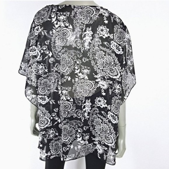 Overdrive Women's Flutter Sleeve, Lace Trimmed Blouse Sz 1x - Picture 2 of 5